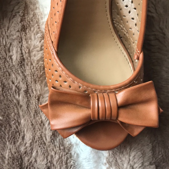 Apt. 9 Brown Wedges. Size 7 - Picture 4 of 8